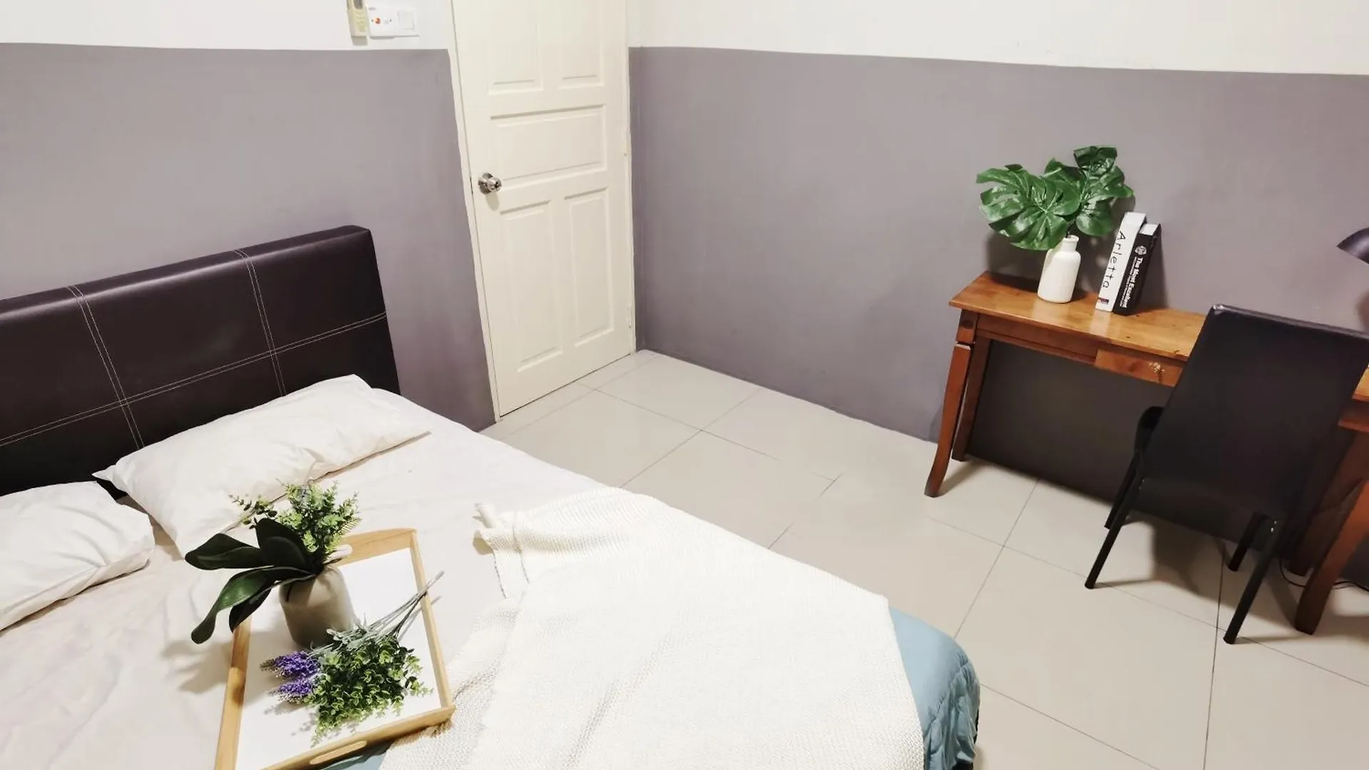 Kinta Riverfront Apartment Ipoh, Fully Air-Con Suite